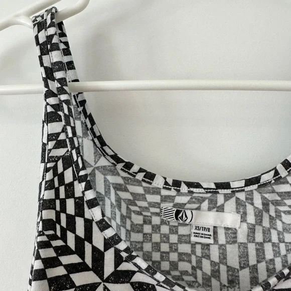 Volcom tank cropped - Picture 3 of 5
